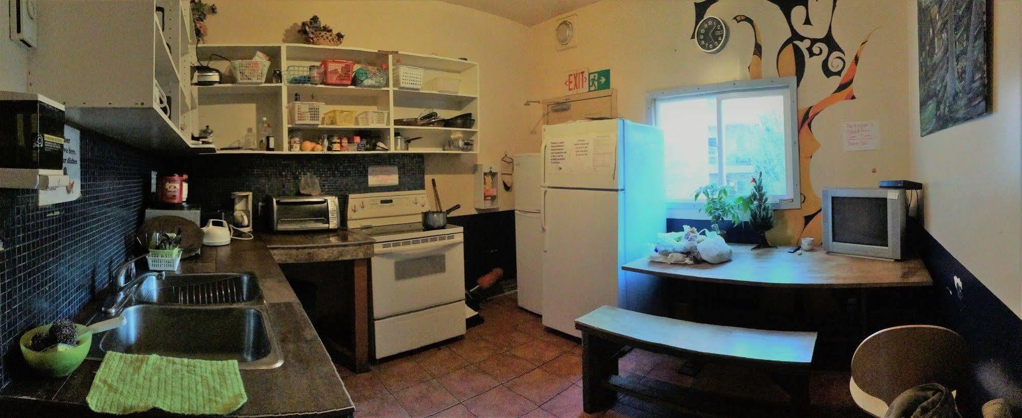 Turtle Hostel Victoria Extérieur photo